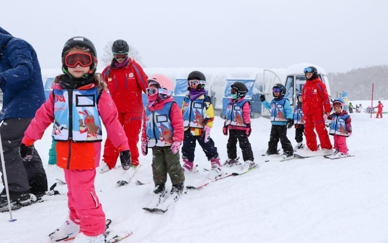Kids Ski Free 1